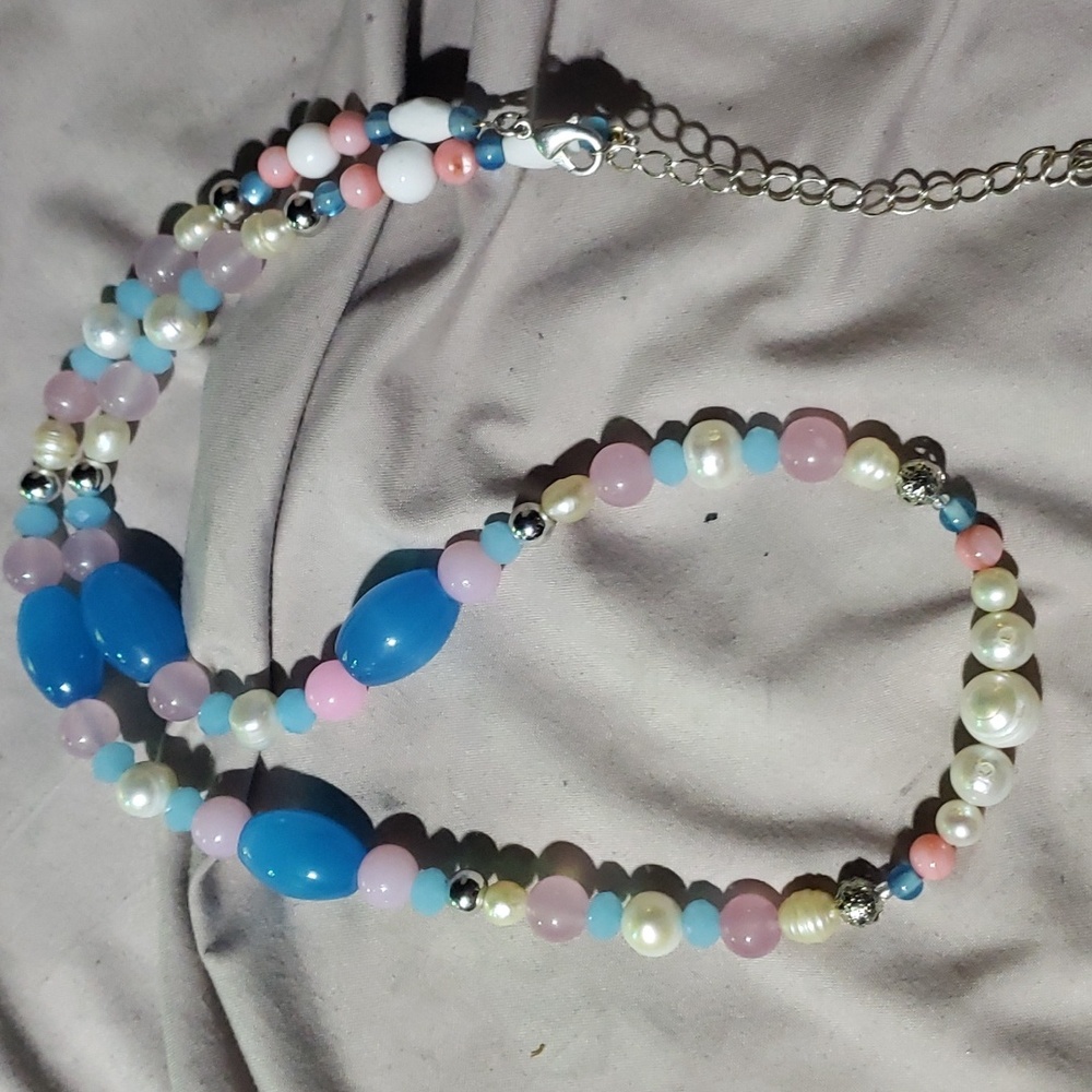 Semi precious stone and realnfreshwater peral necklace